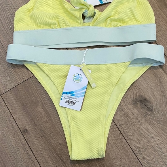 Levitate Bikini NWT Set Light Yellow and Blue Trestles Top and Bottom Size Large - Picture 2 of 7